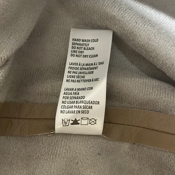 Good American Better Than Leather Shorts - Picture 11 of 11